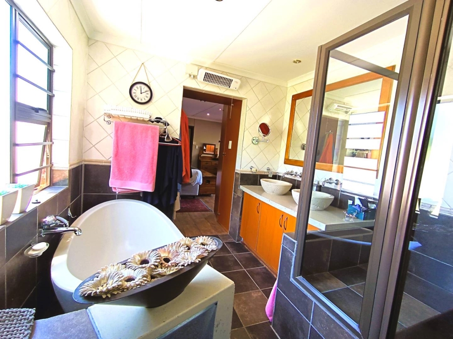 4 Bedroom Property for Sale in Pentagon Park Free State